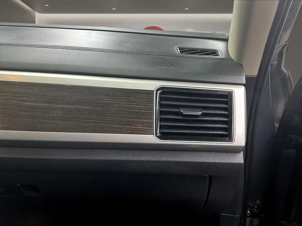 Used 2018 Volkswagen Atlas SEL FWD image 25