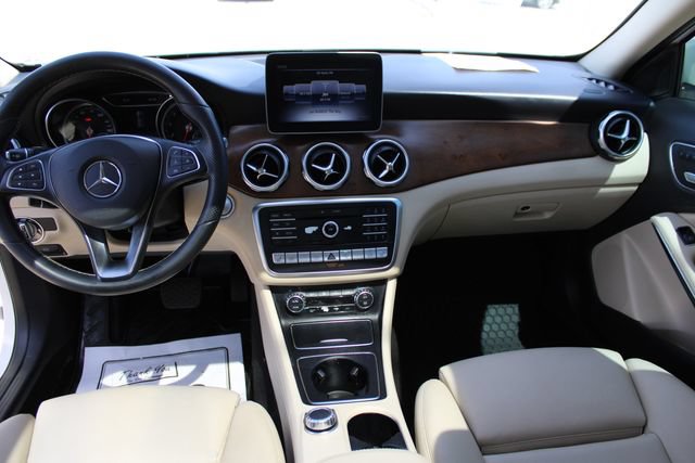 Used 2020 Mercedes-Benz GLA 250 4MATIC w/ Premium Package image 24