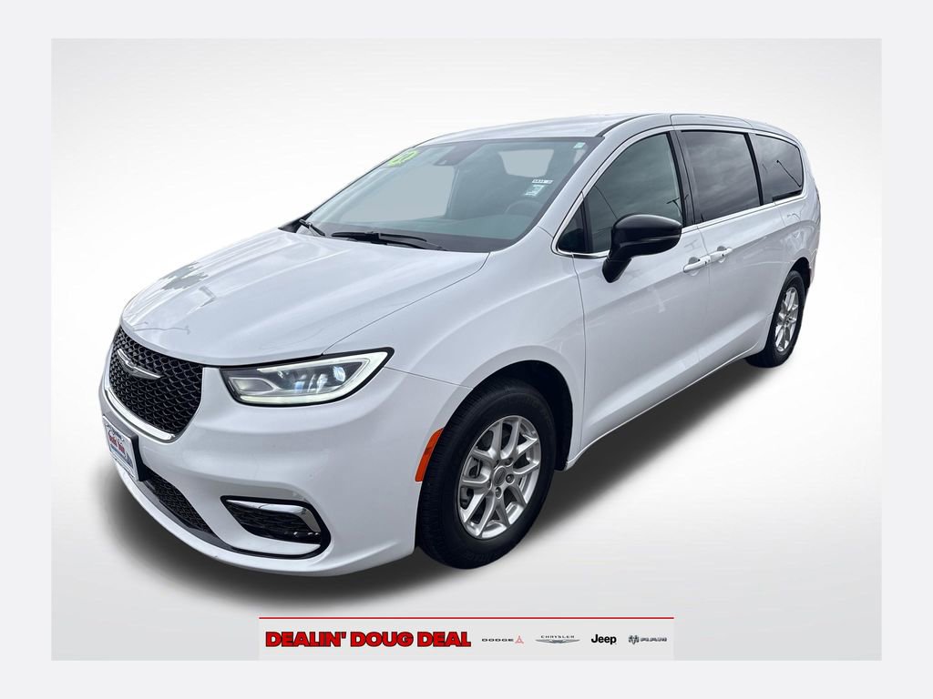 Used 2024 Chrysler Pacifica Touring image 1
