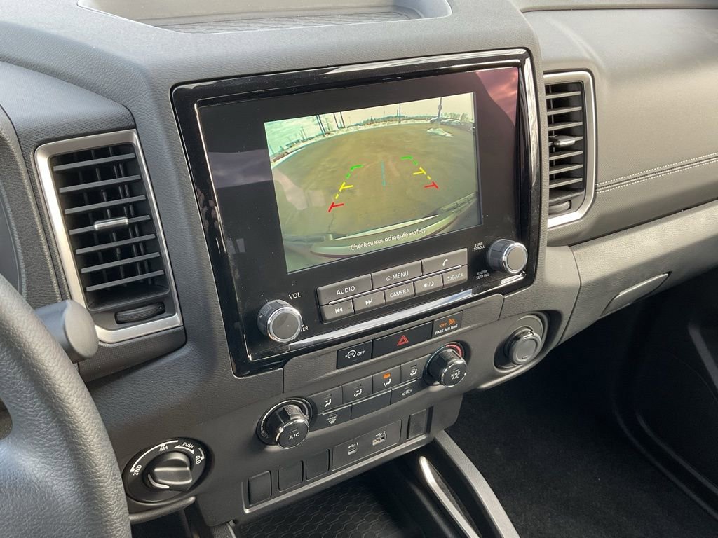Used 2024 Nissan Frontier SV image 14