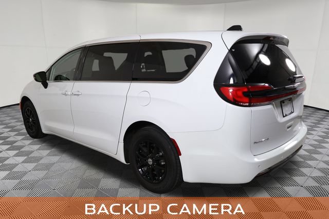 Used 2024 Chrysler Pacifica Touring-L FWD image 9