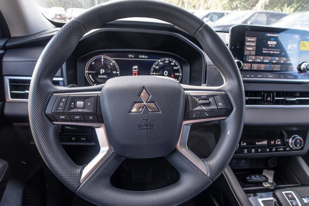 New 2024 Mitsubishi Outlander ES image 30