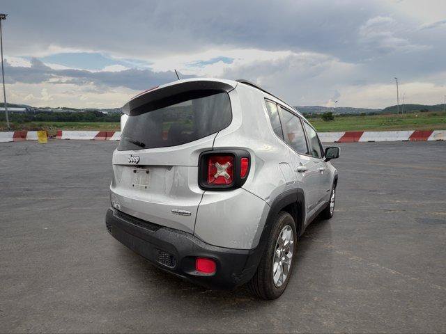 Used 2015 Jeep Renegade Latitude w/ Popular Equipment Group FWD image 3
