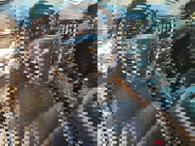 Used 2016 Chevrolet Suburban LT w/ Luxury Package AWD/4WD image 2