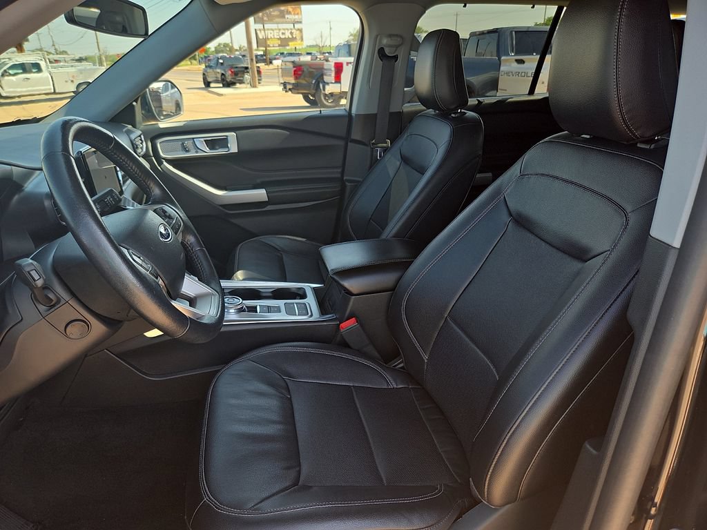 Used 2023 Ford Explorer Limited w/ Equipment Group 301A RWD image 18