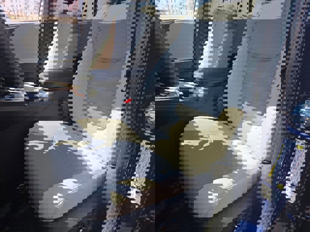 Used 2025 Toyota RAV4 Limited w/ Advanced Technology Package image 24