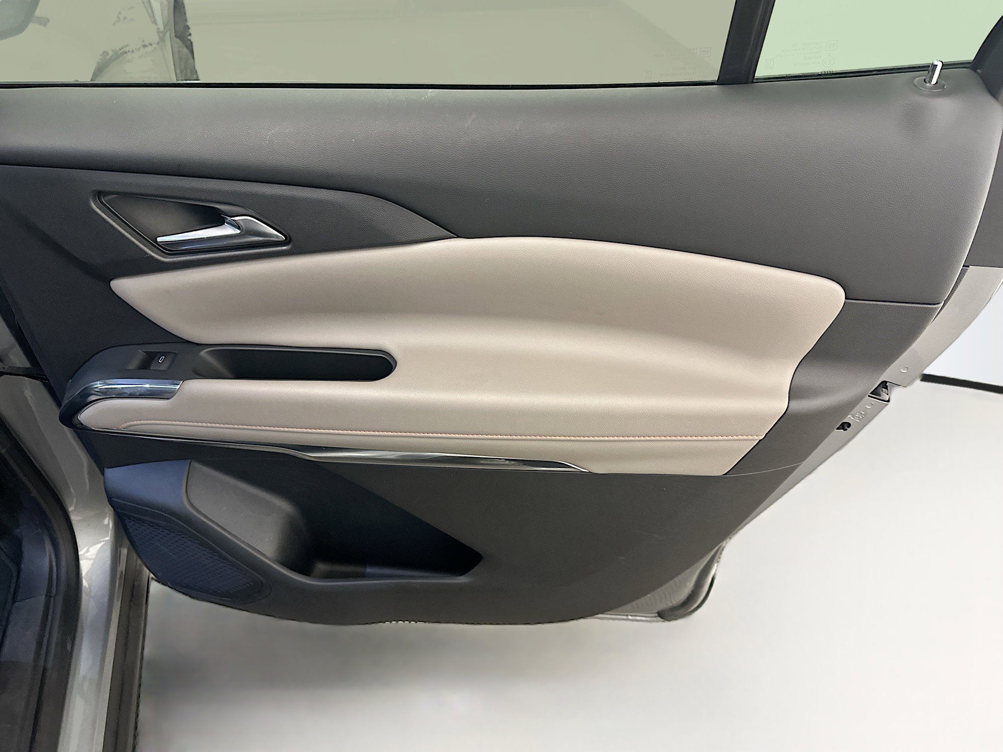 Used 2025 Chevrolet Traverse LT image 32