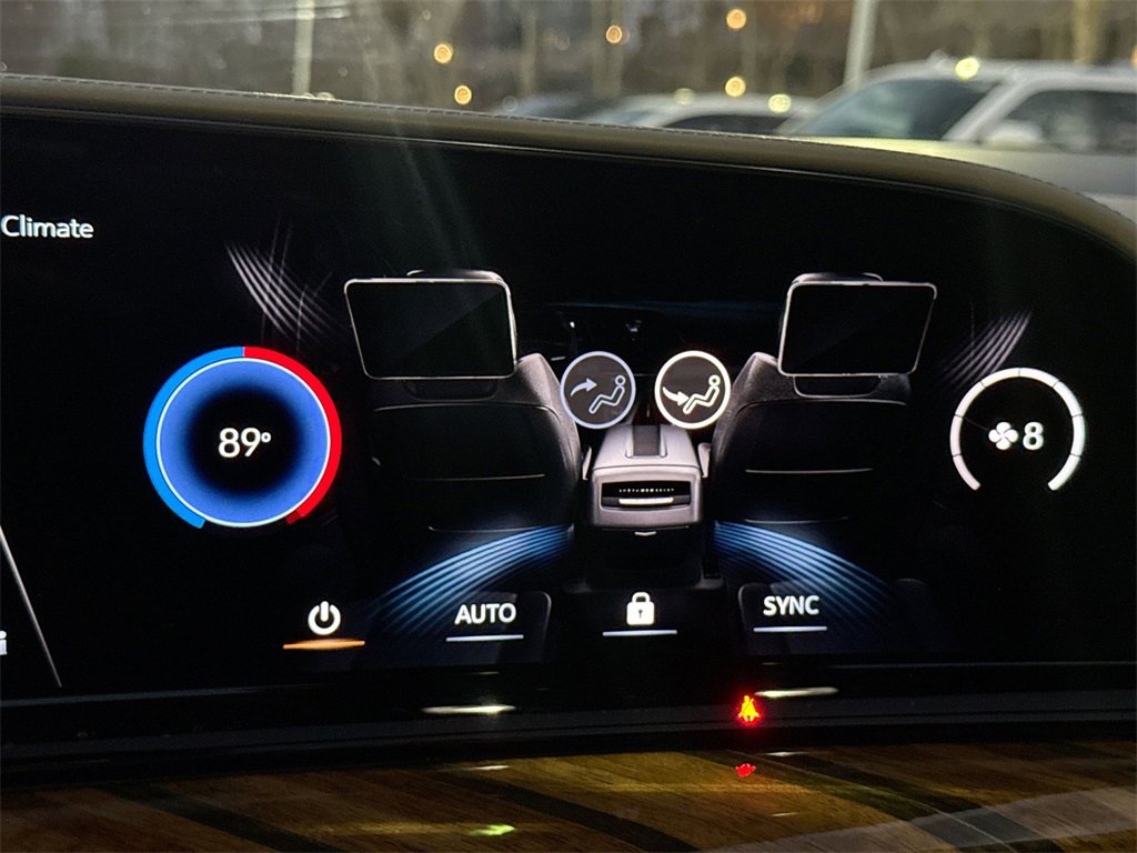 Used 2021 Cadillac Escalade ESV Premium Luxury Platinum image 17