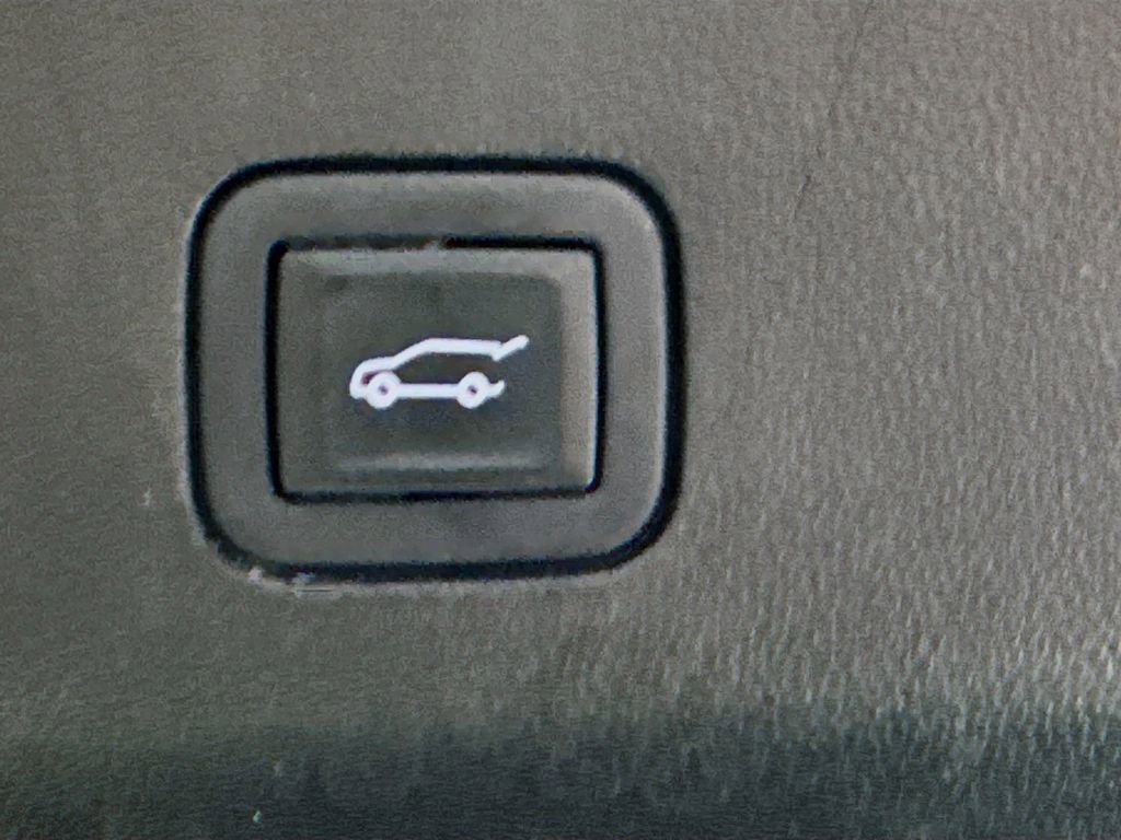 Used 2023 Chevrolet Suburban RST w/ Luxury Package image 31