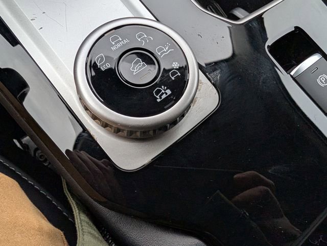 Used 2025 Mitsubishi Outlander SE image 27