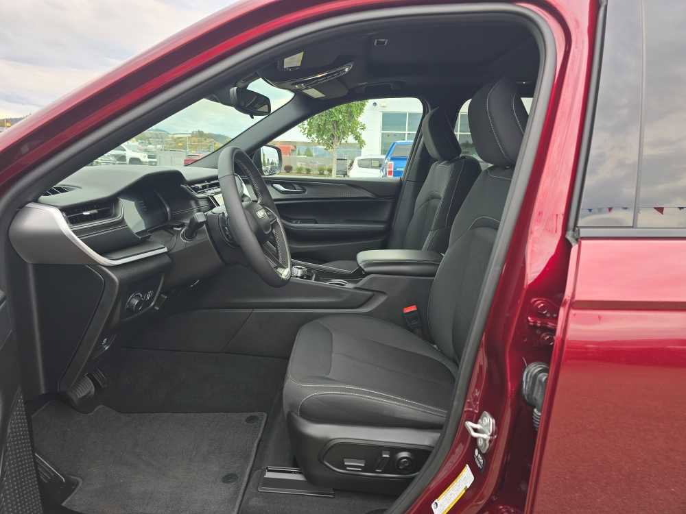 Used 2024 Jeep Grand Cherokee L Laredo w/ Luxury Tech Group I image 9