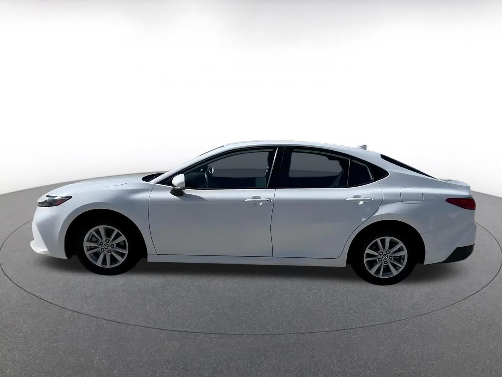 Used 2025 Toyota Camry LE image 9