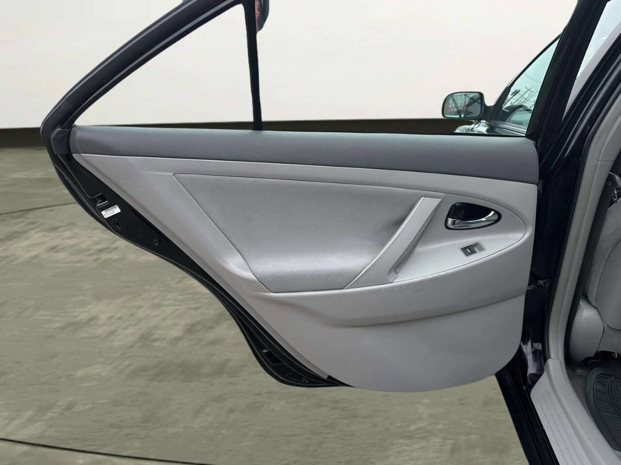 Used 2011 Toyota Camry LE w/ LE Extra-Value Pkg image 12