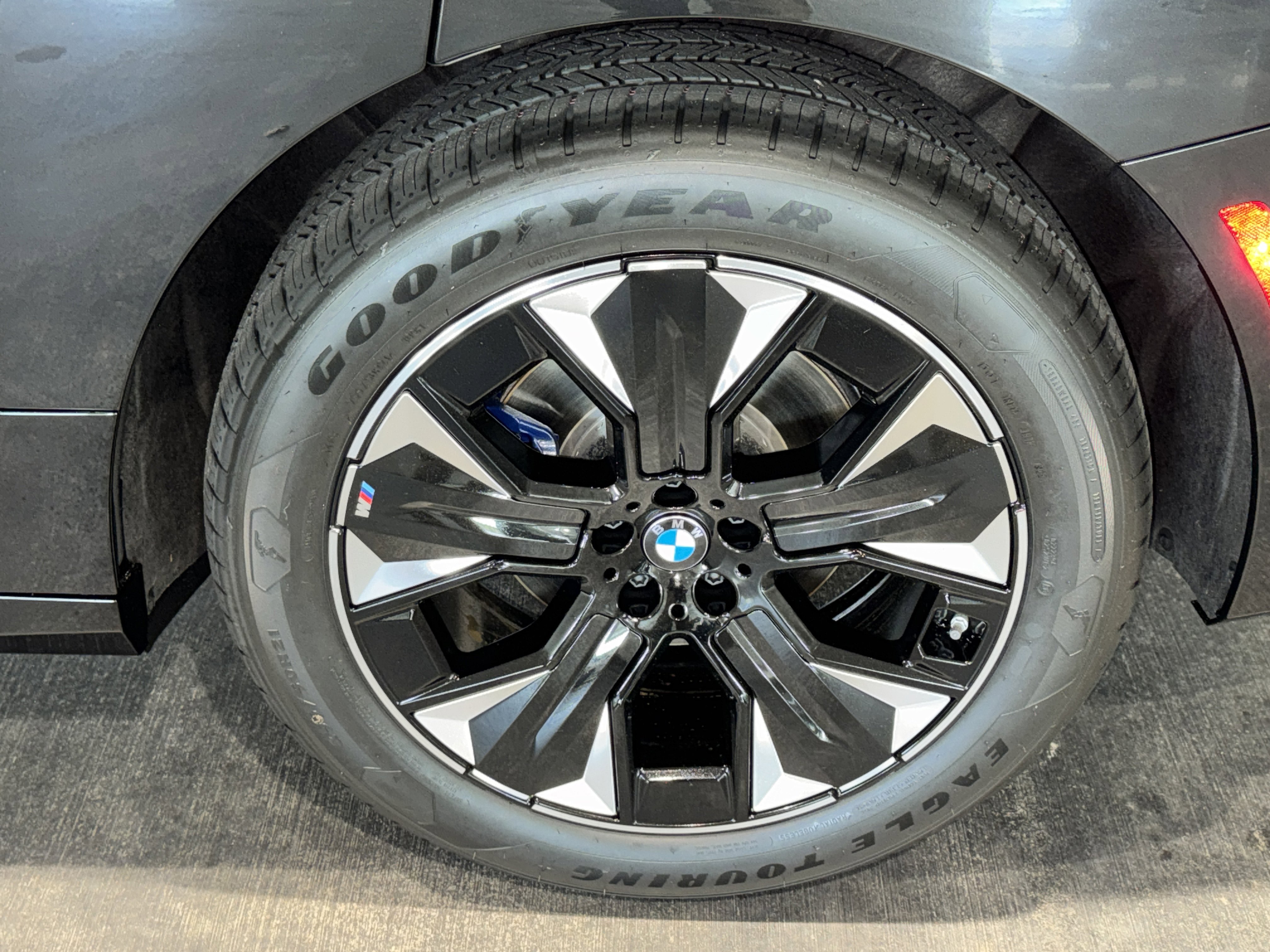 New 2026 BMW iX xDrive60 w/ M Sport Package image 27