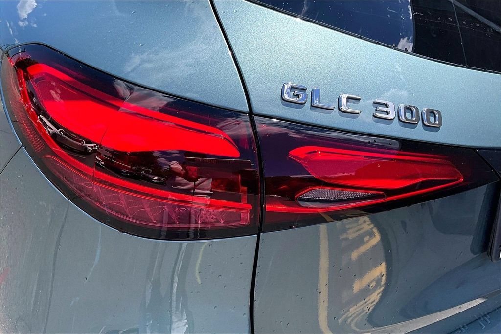Used 2025 Mercedes-Benz GLC 300 4MATIC image 32