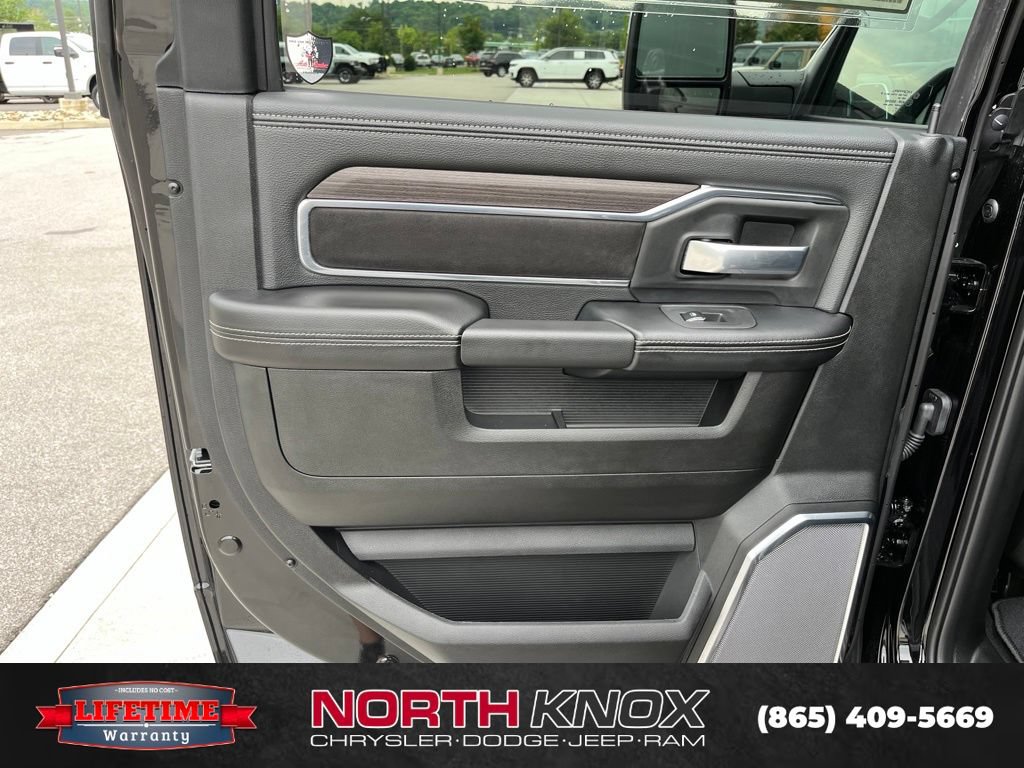 New 2026 RAM 2500 Laramie AWD/4WD image 18