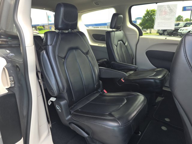 Used 2023 Chrysler Pacifica Touring-L FWD image 45