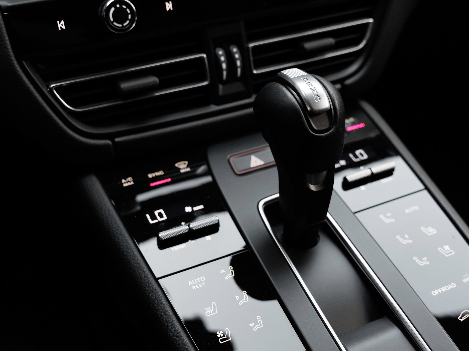 Certified 2026 Porsche Macan AWD/4WD image 21