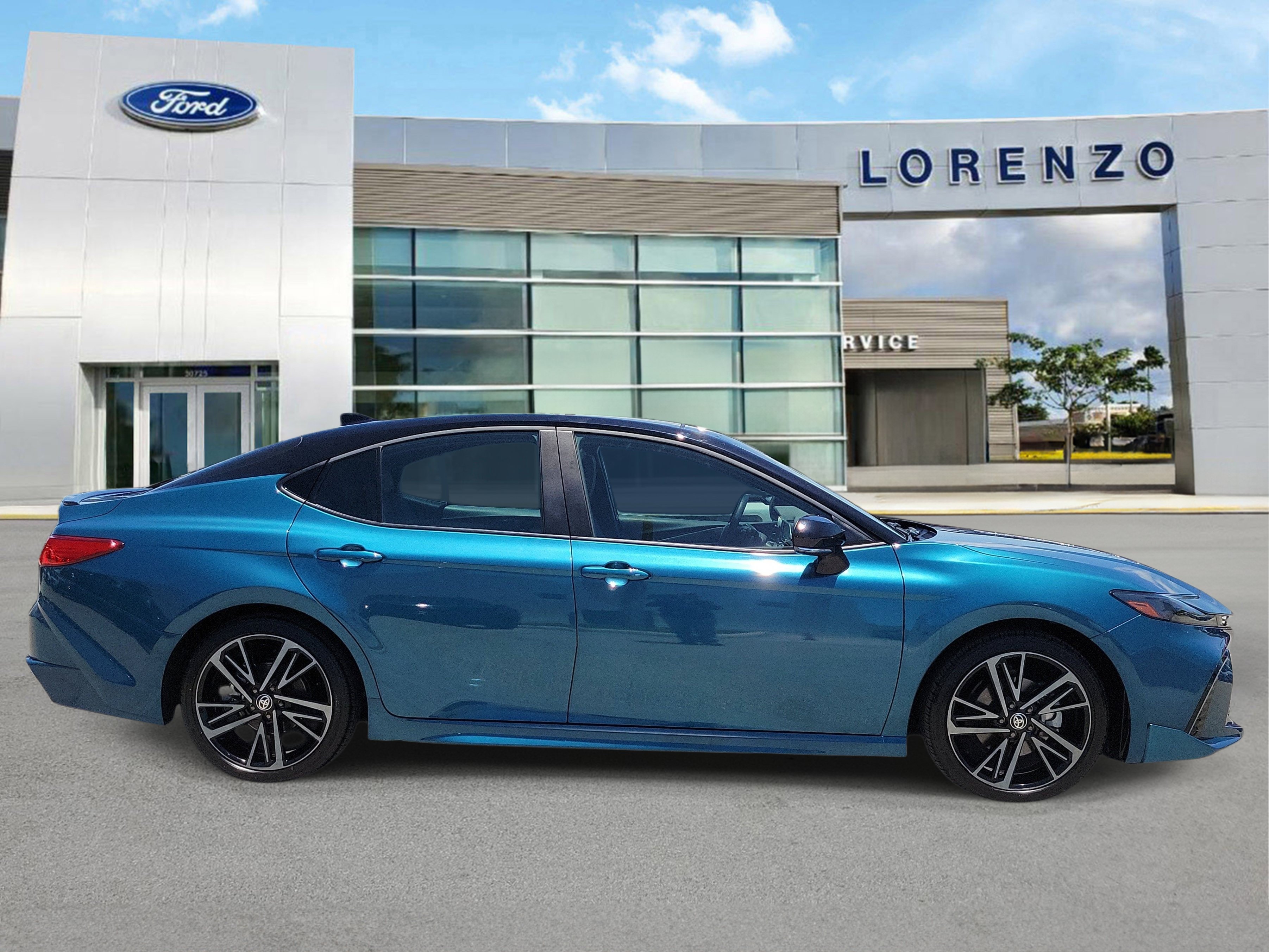 Used 2025 Toyota Camry XSE FWD image 4