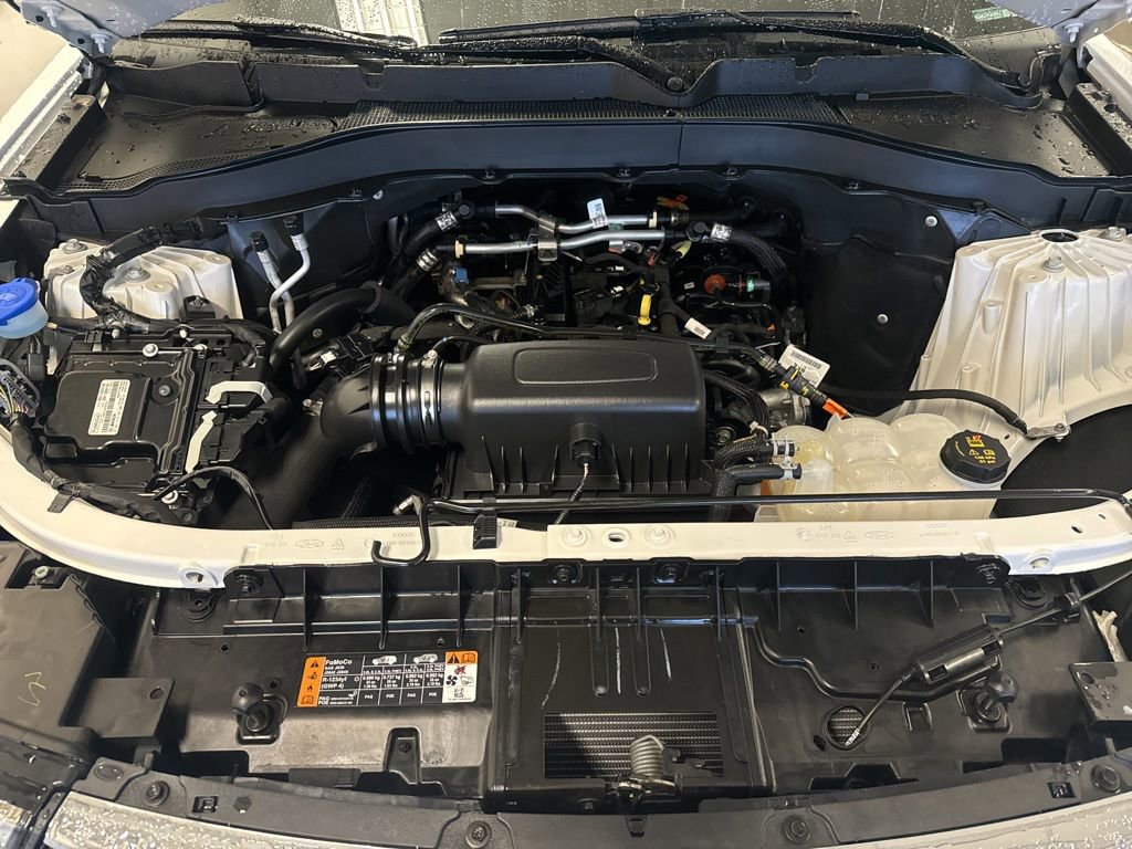 Used 2023 Ford Explorer XLT w/ Equipment Group 202A image 7