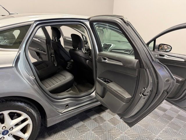 Used 2014 Ford Fusion SE FWD image 25