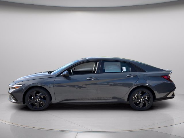New 2026 Hyundai Elantra SEL Sport FWD image 2