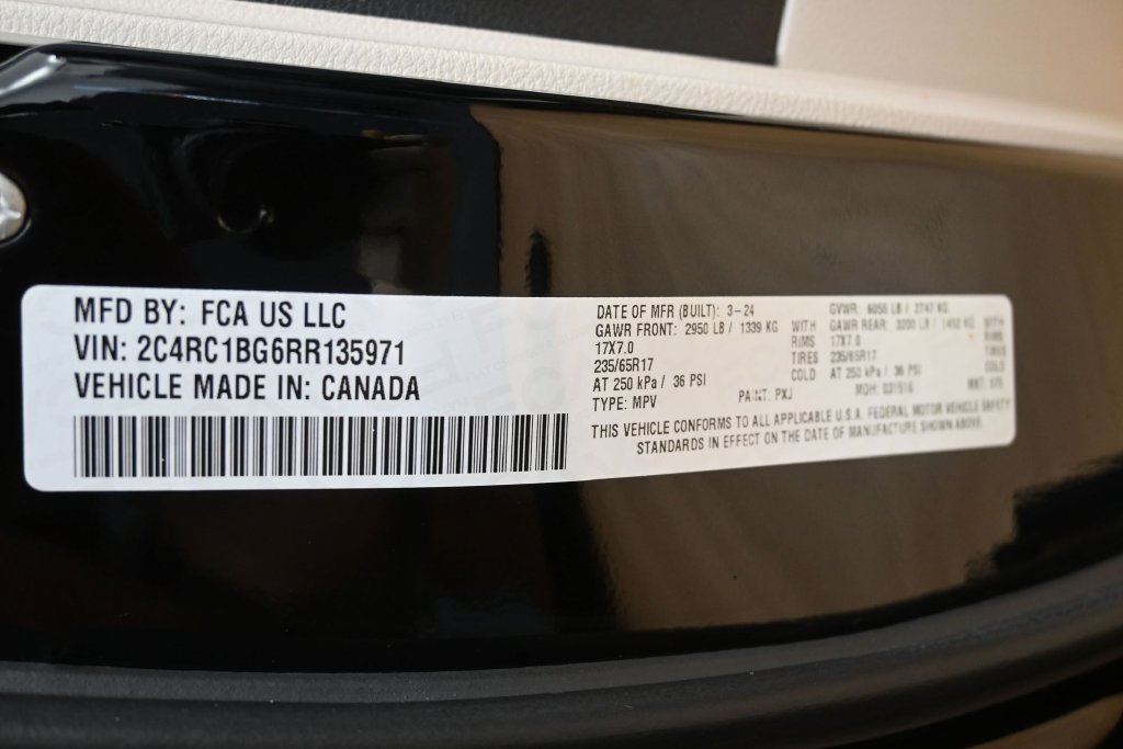 Used 2024 Chrysler Pacifica Touring-L FWD image 32