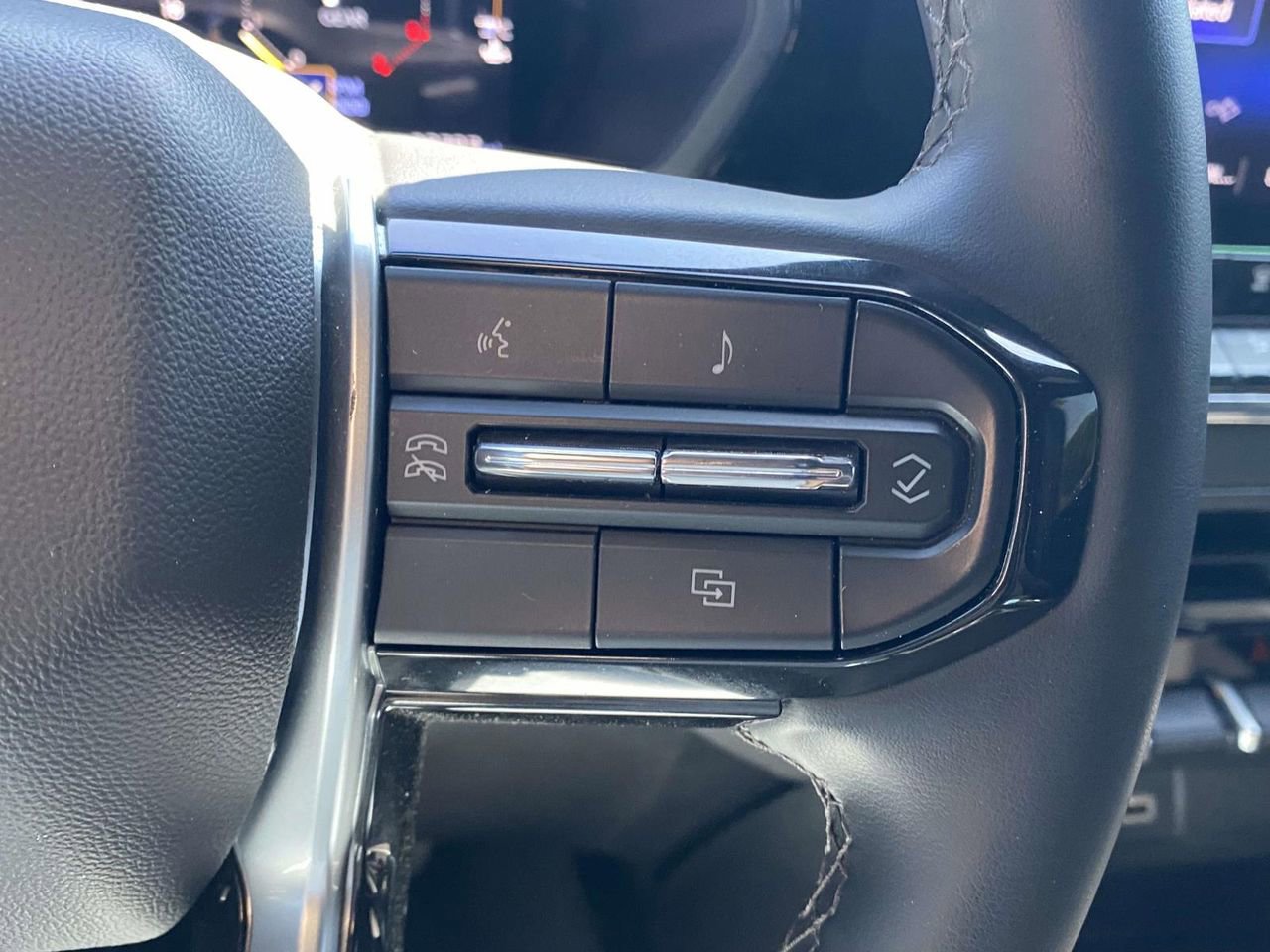 Used 2025 Chevrolet Colorado W/T w/ Advanced Trailering Package image 21