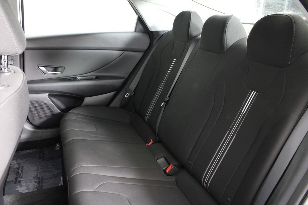 Certified 2021 Hyundai Elantra SEL w/ Convenience Package image 16