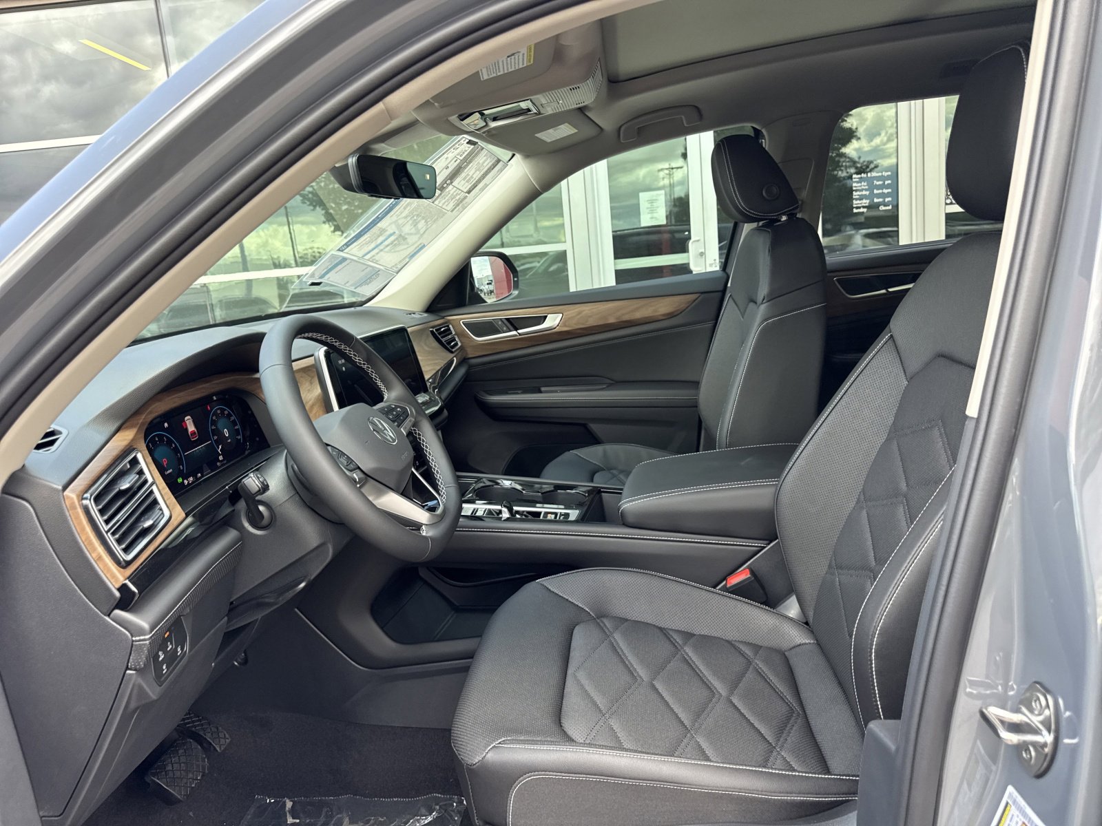 New 2026 Volkswagen Atlas SE image 11