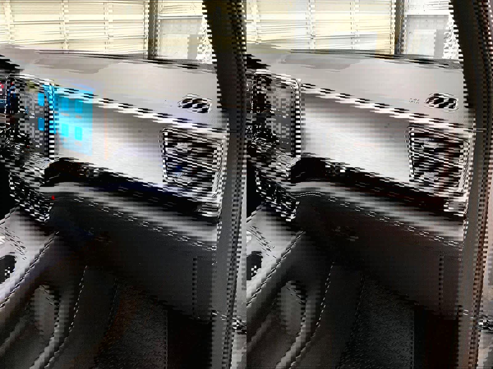 New 2026 Volkswagen Atlas Cross Sport SE image 28