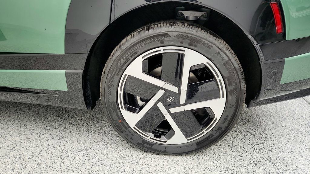 Used 2026 Hyundai Ioniq 9 Limited image 9