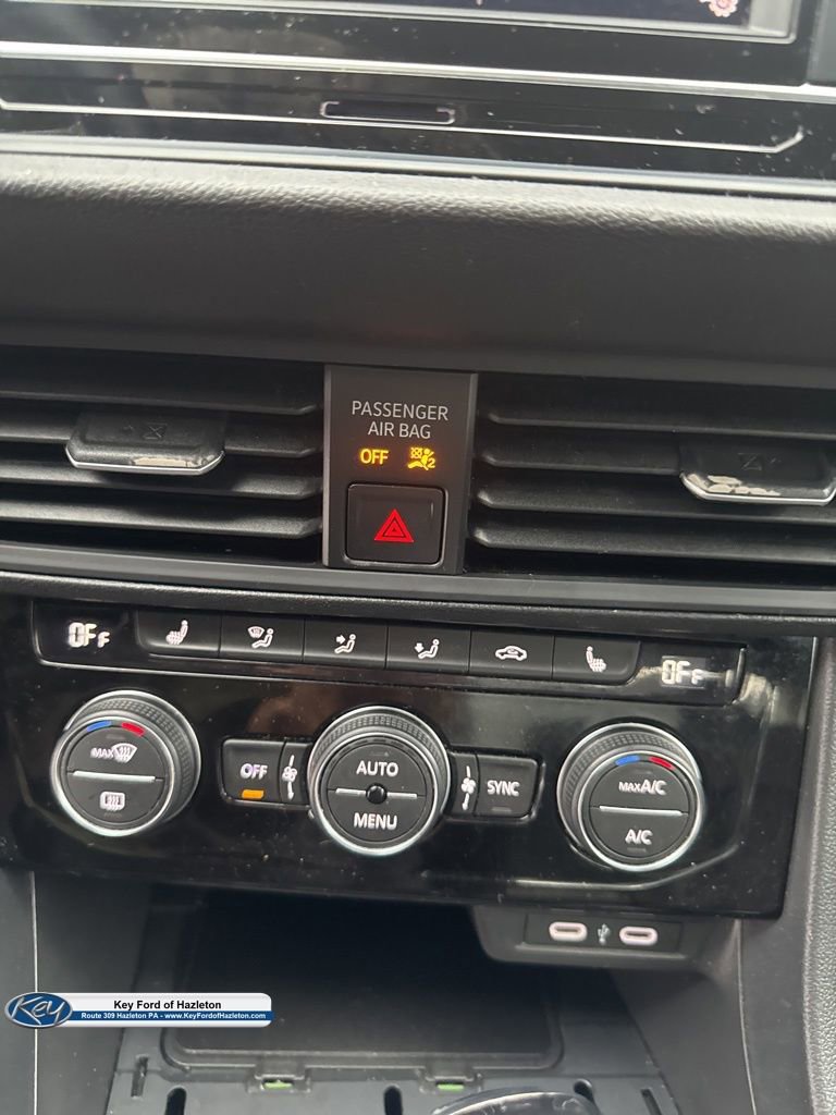 Used 2024 Volkswagen Jetta SE image 39