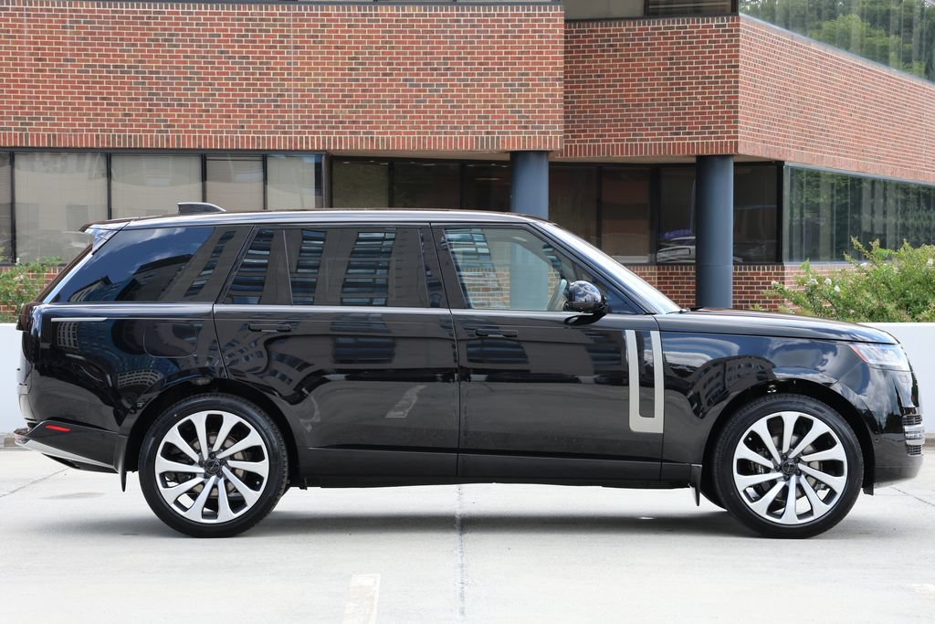 New 2026 Land Rover Range Rover Long Wheelbase SE AWD/4WD image 3