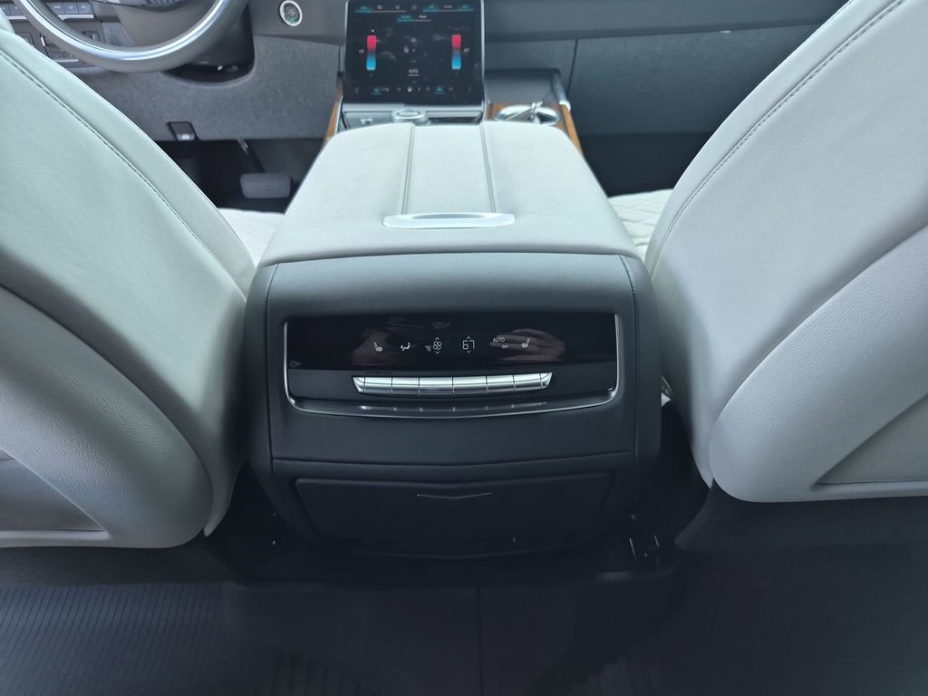 Used 2026 Cadillac Escalade Platinum Sport w/ LPO, Floor Liner Package AWD/4WD image 34
