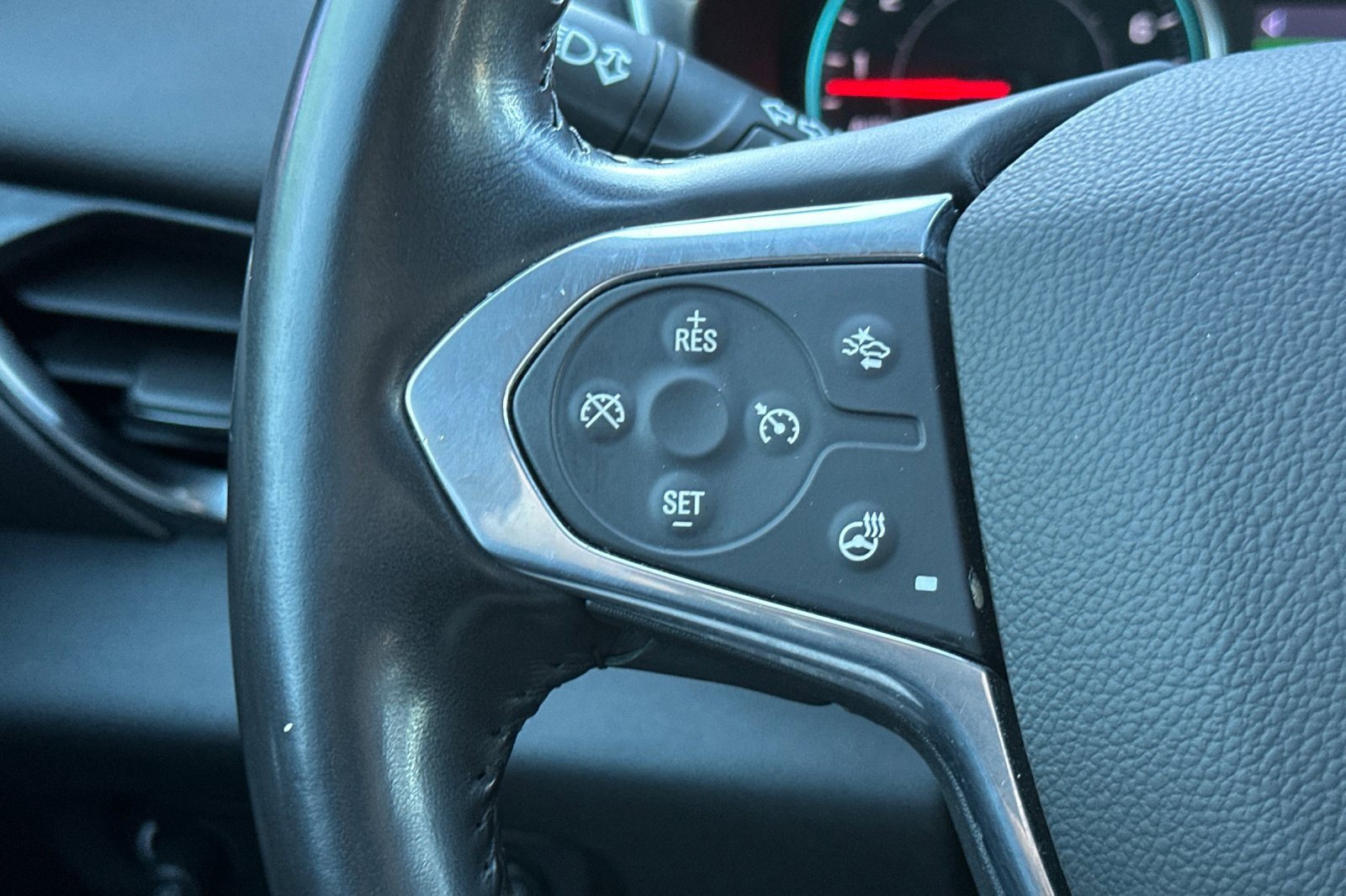 Used 2020 Chevrolet Traverse RS image 37