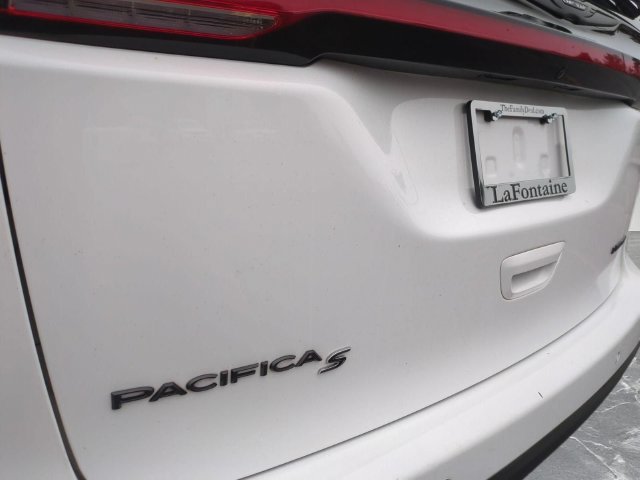Used 2025 Chrysler Pacifica Limited FWD image 10
