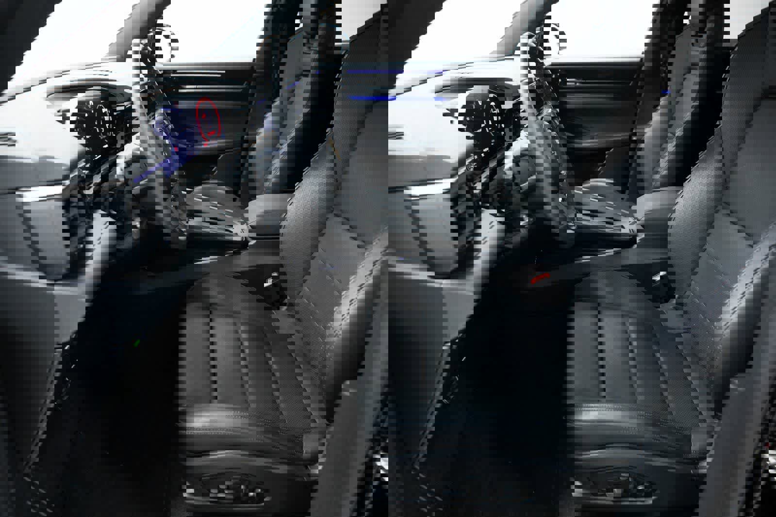 Certified 2025 Porsche Macan 4S Electric AWD/4WD image 16