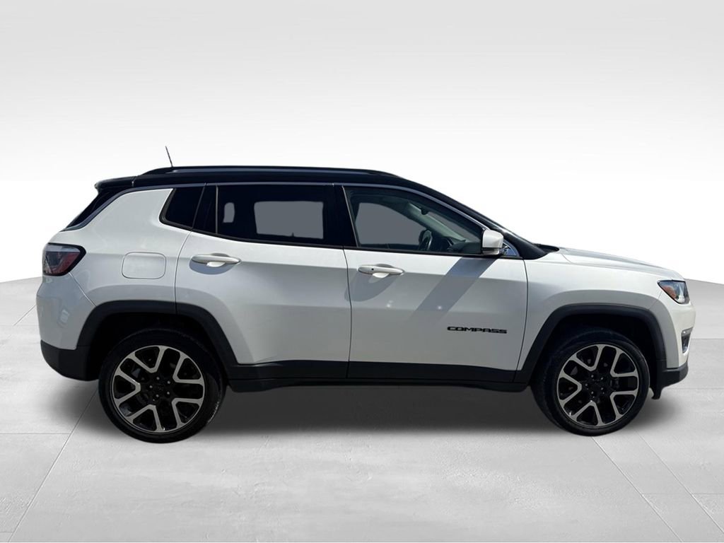 Used 2018 Jeep Compass Limited w/ Navigation Group AWD/4WD image 25