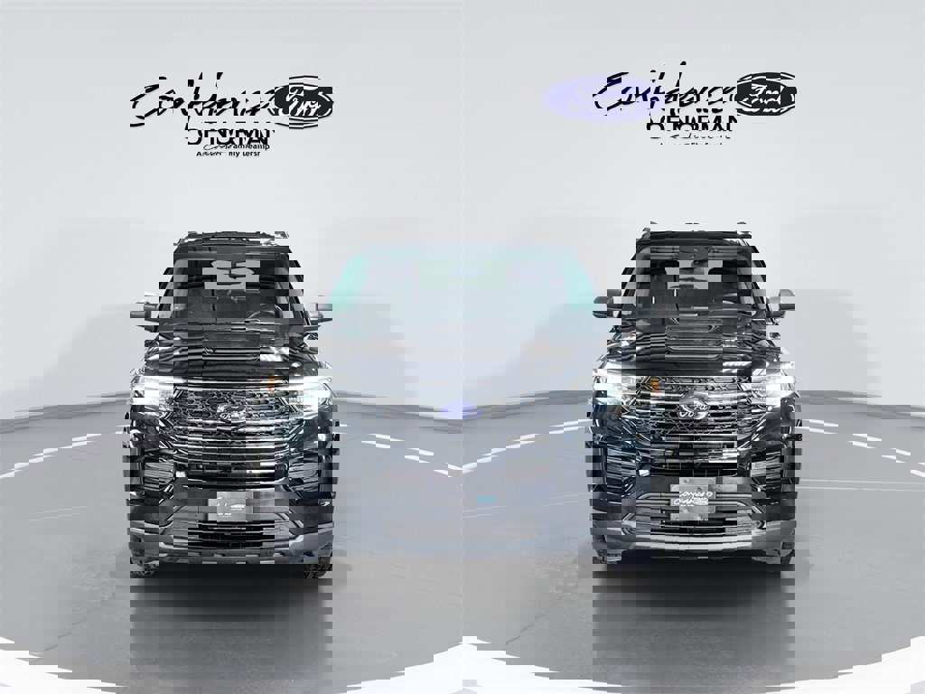 Used 2022 Ford Explorer XLT image 2