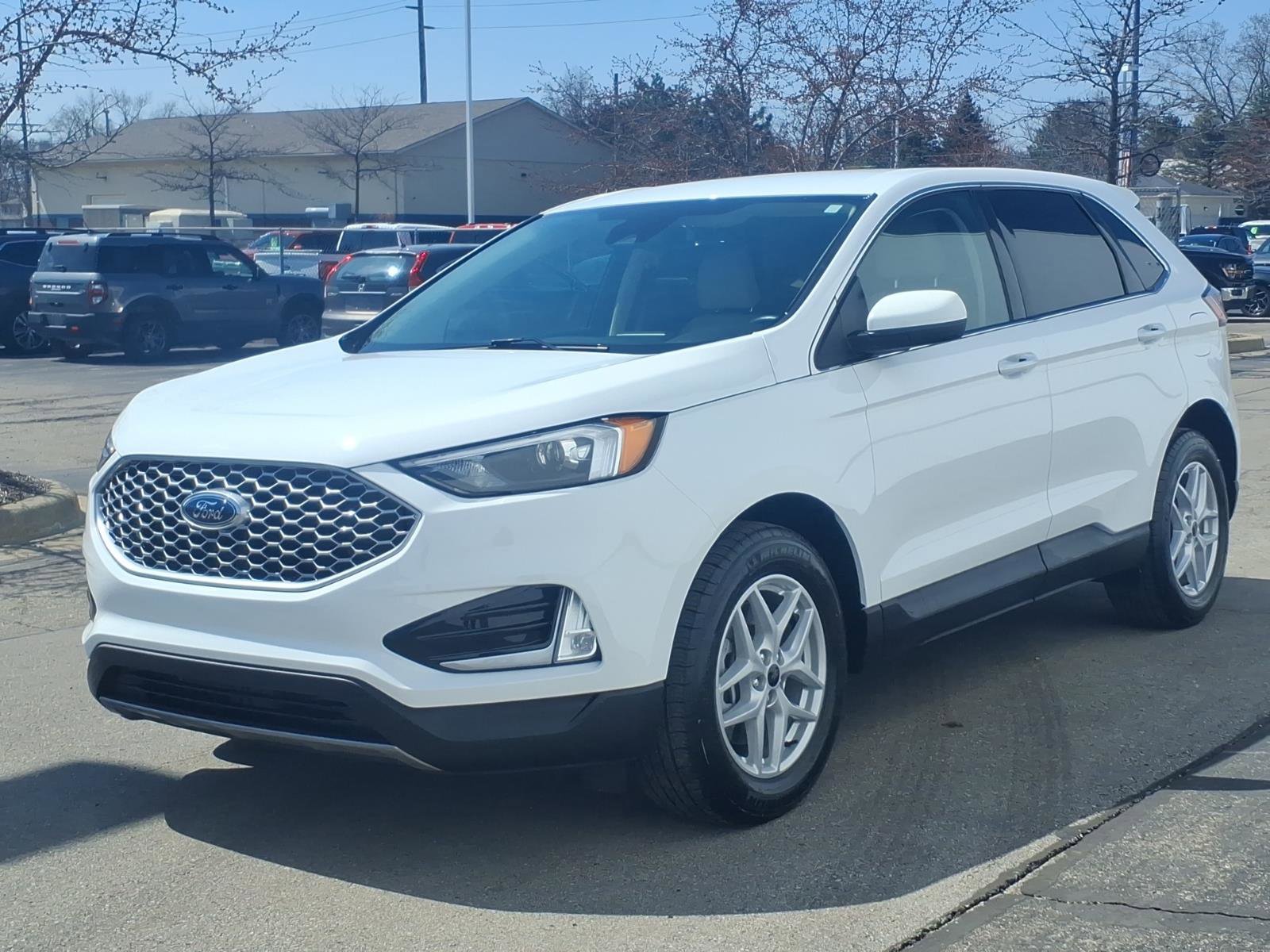 Certified 2024 Ford Edge SEL w/ Convenience Package AWD/4WD image 3