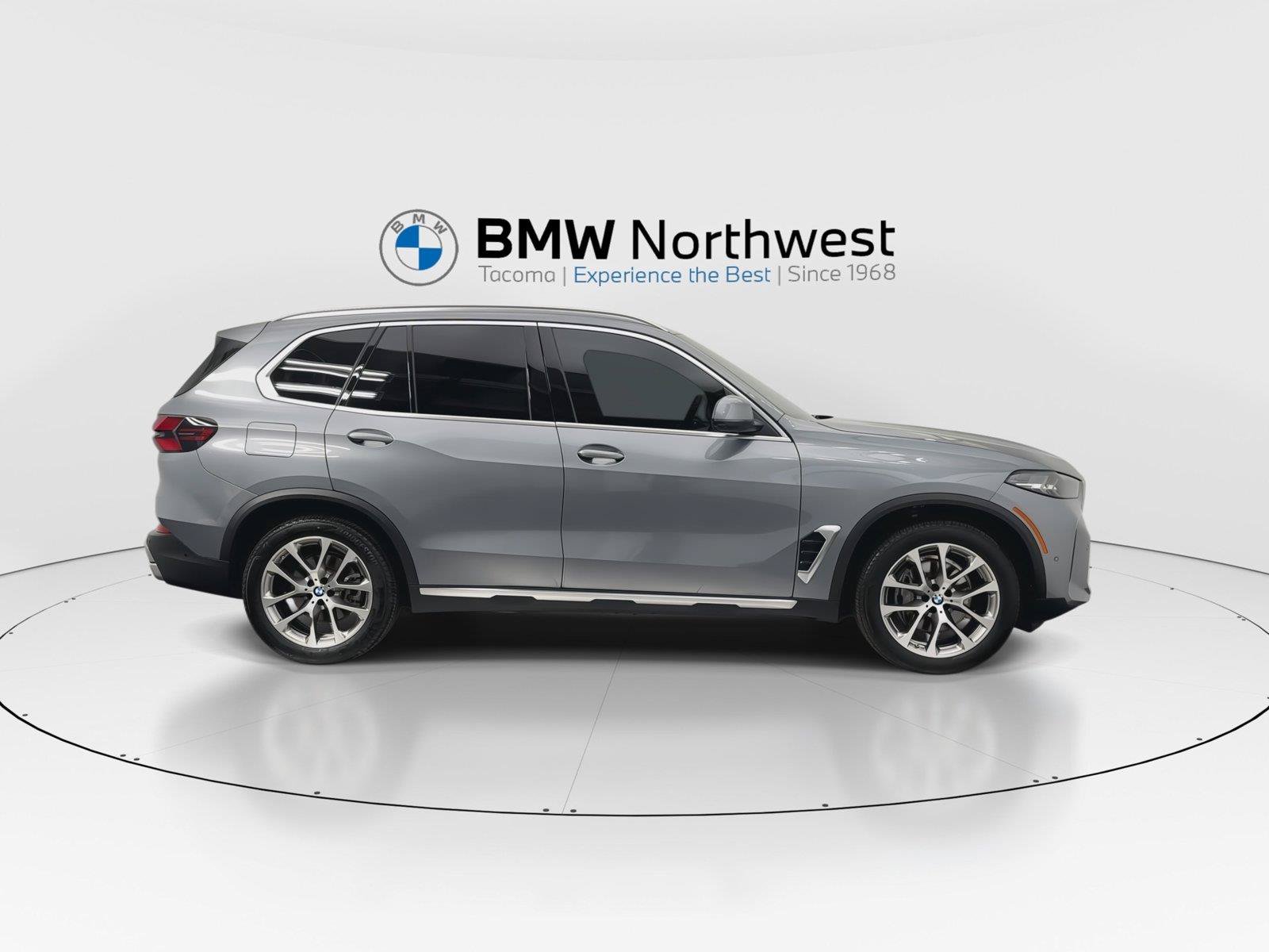 Used 2024 BMW X5 xDrive40i w/ Parking Assistance Package AWD/4WD image 5