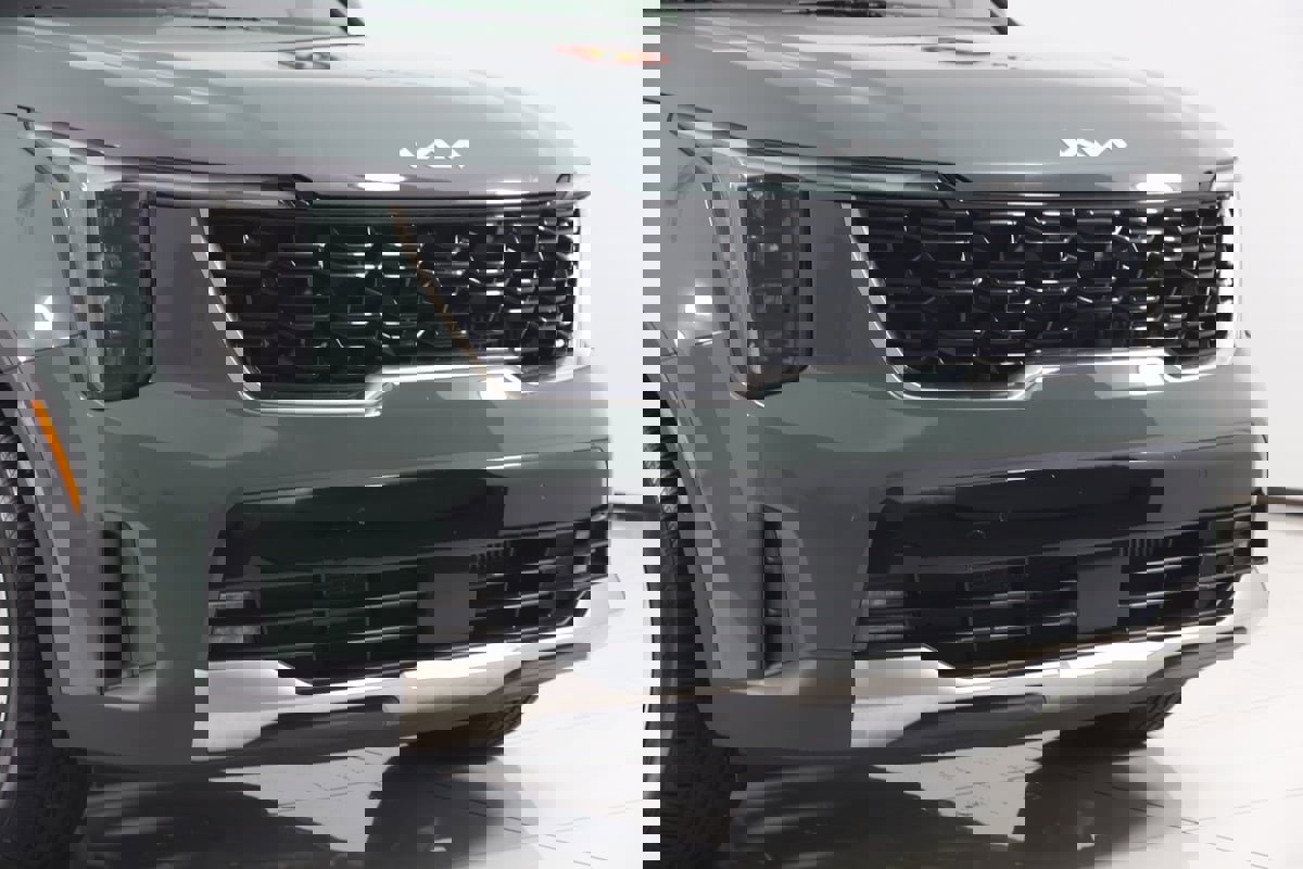 Used 2025 Kia Sorento EX image 40