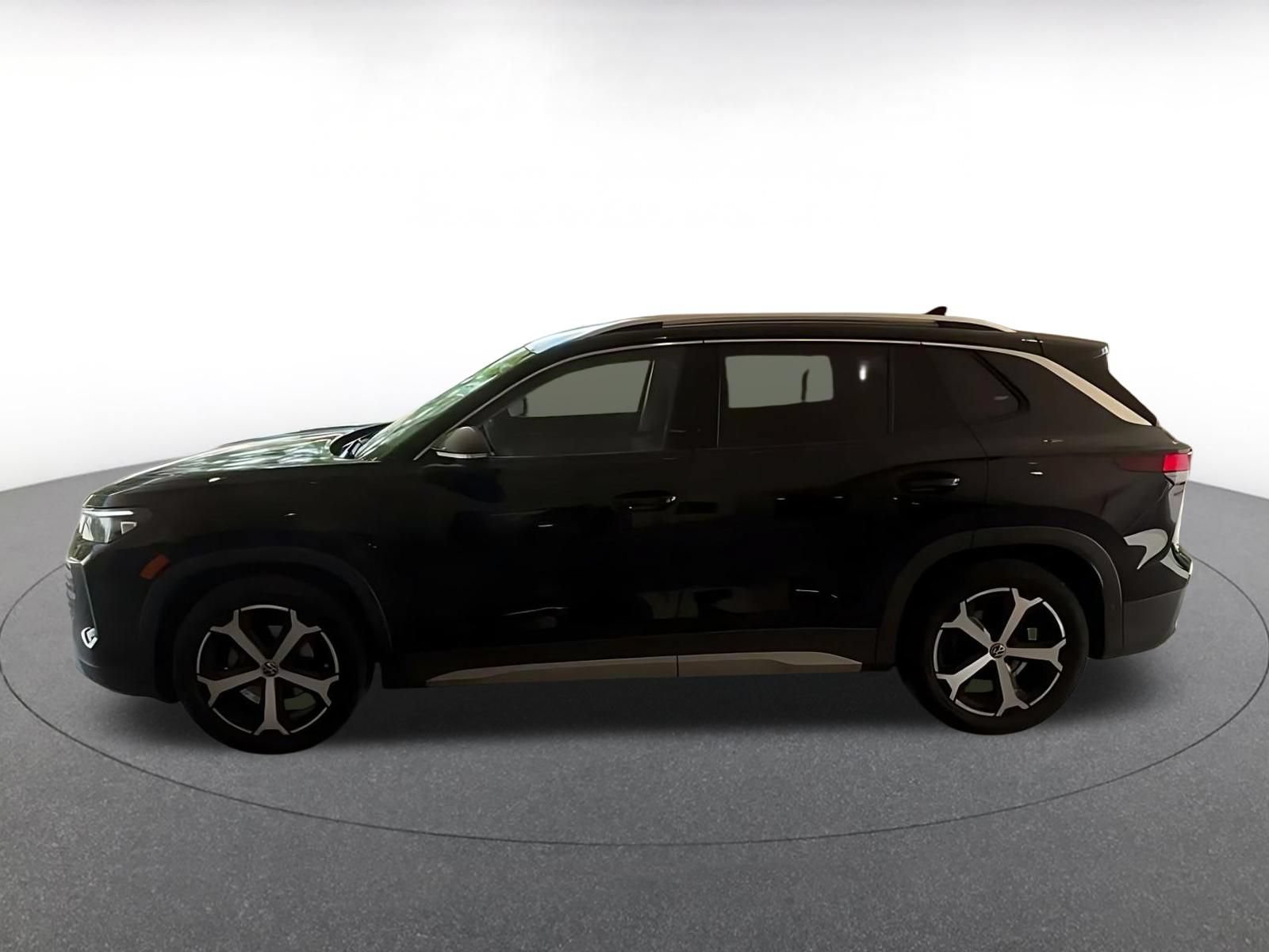 Used 2026 Volkswagen Tiguan SE FWD image 6