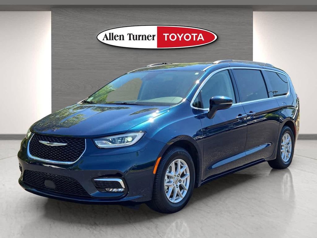 Used 2022 Chrysler Pacifica Touring-L FWD image 3