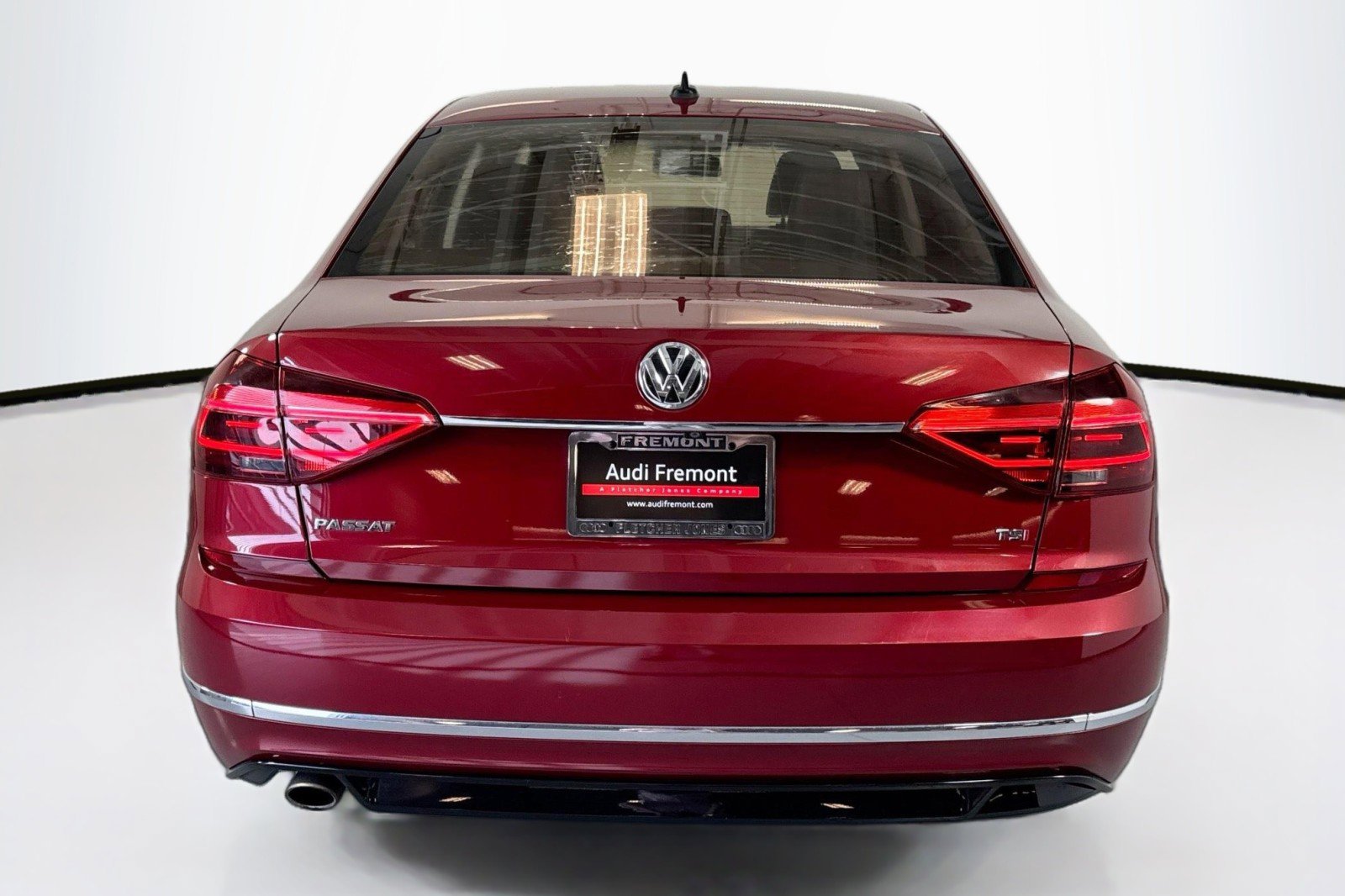 Used 2017 Volkswagen Passat 1.8T R-Line w/ R-Line Lighting Package FWD image 6