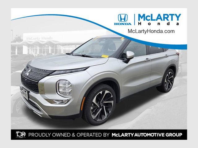 Used 2024 Mitsubishi Outlander SE image 1