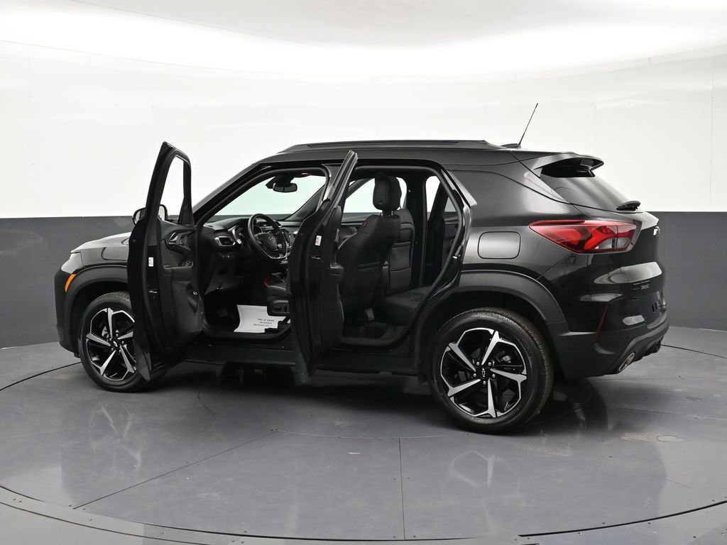 Used 2023 Chevrolet TrailBlazer RS w/ Sun and Liftgate Package image 34