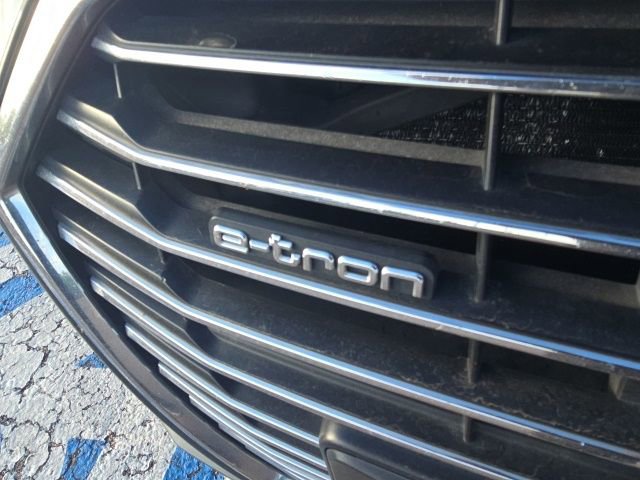 Used 2018 Audi A3 e-tron Prestige w/ Prestige Package FWD image 2