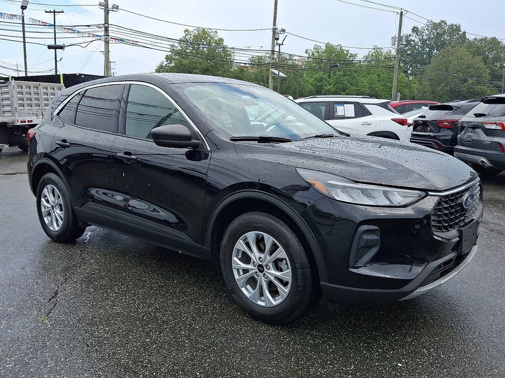 Used 2023 Ford Escape Active AWD/4WD image 3